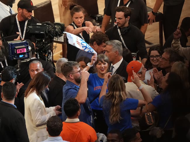Taylor Swift celebrando la victoria de los New York Knicks contra San Antonio Spurs en la final que tuvo lugar en Madison Square Garden. Nueva York, 10 de junio de 2026.