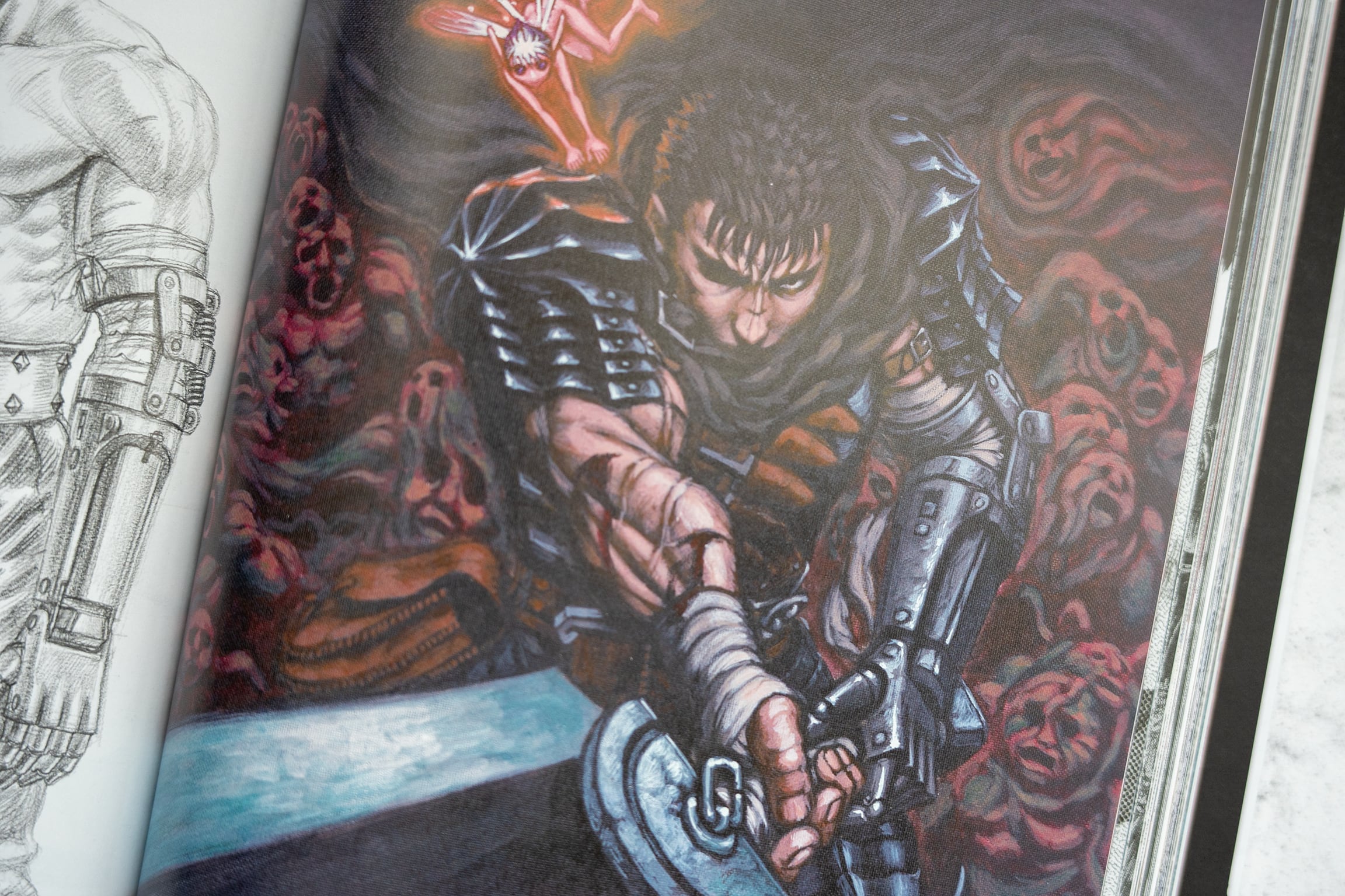 El catálogo de la exposición de arte de Kentaro Miura llega a España de la mano de Panini.