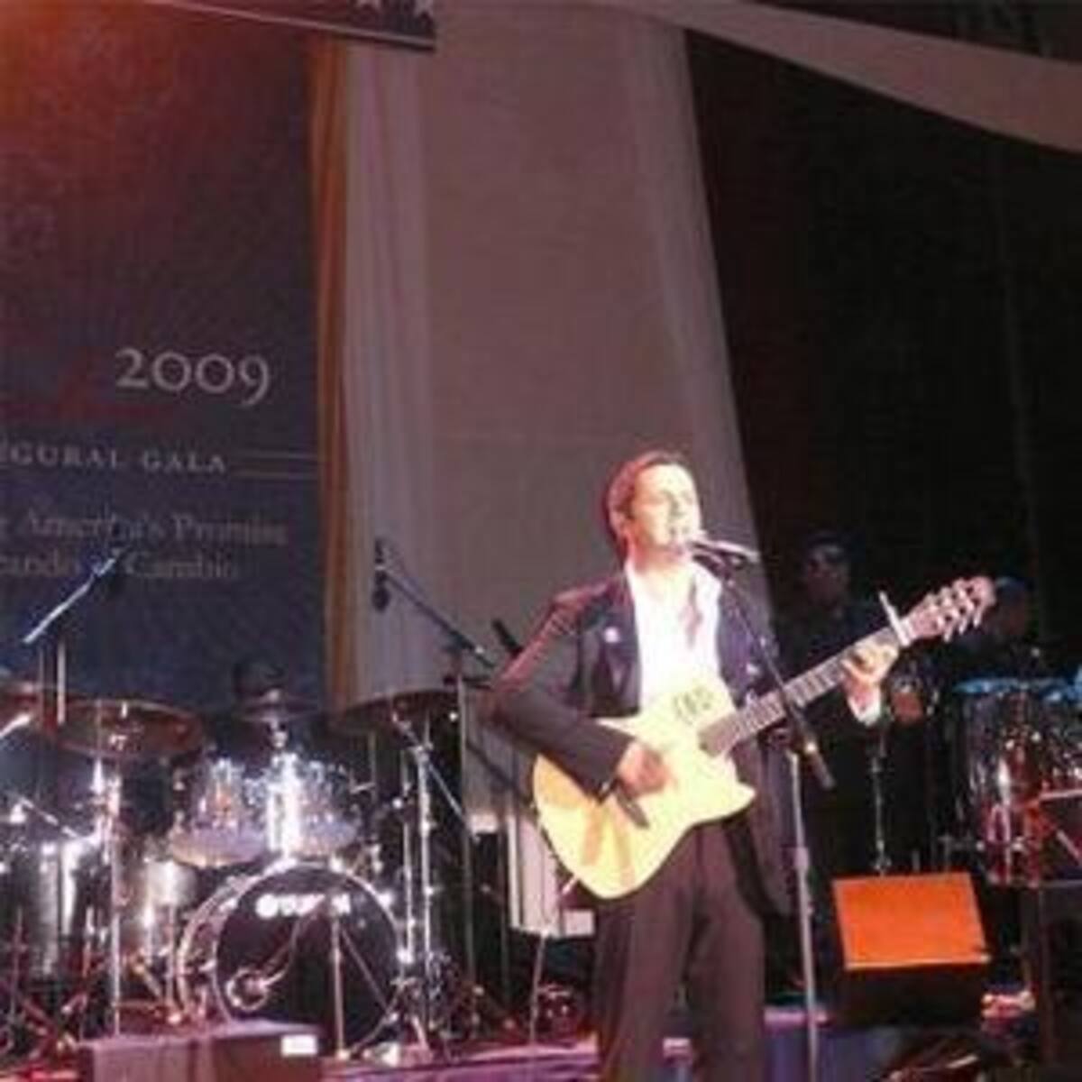 Las nuevas letras de Alejadro Sanz son "tan profundas que encantarán a sus seguidores"