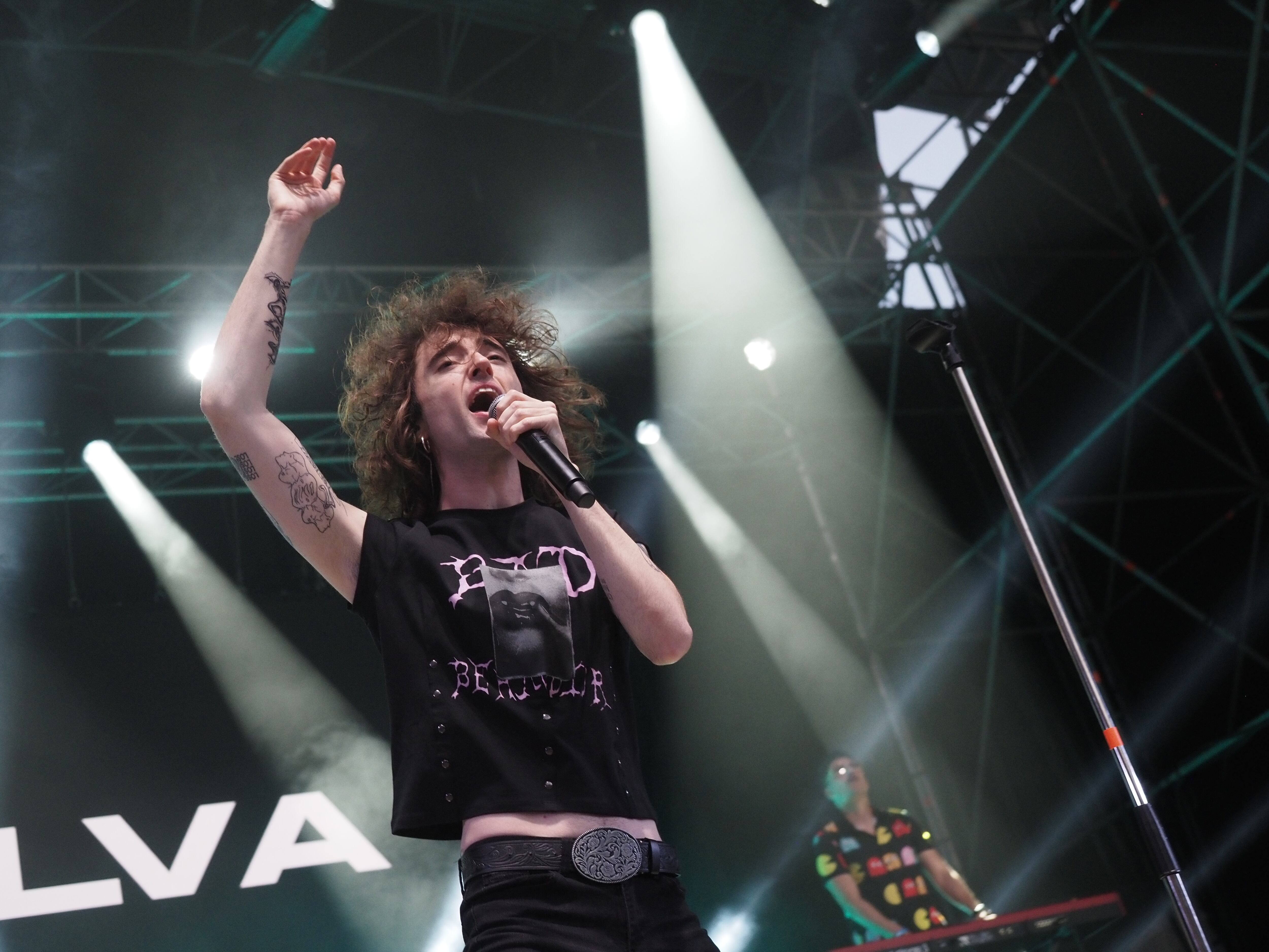 Sobre el escenario Malva puso toda la actitud para hacer disfrutar a los miles de asistentes a LOS40 Santiago Pop 2025