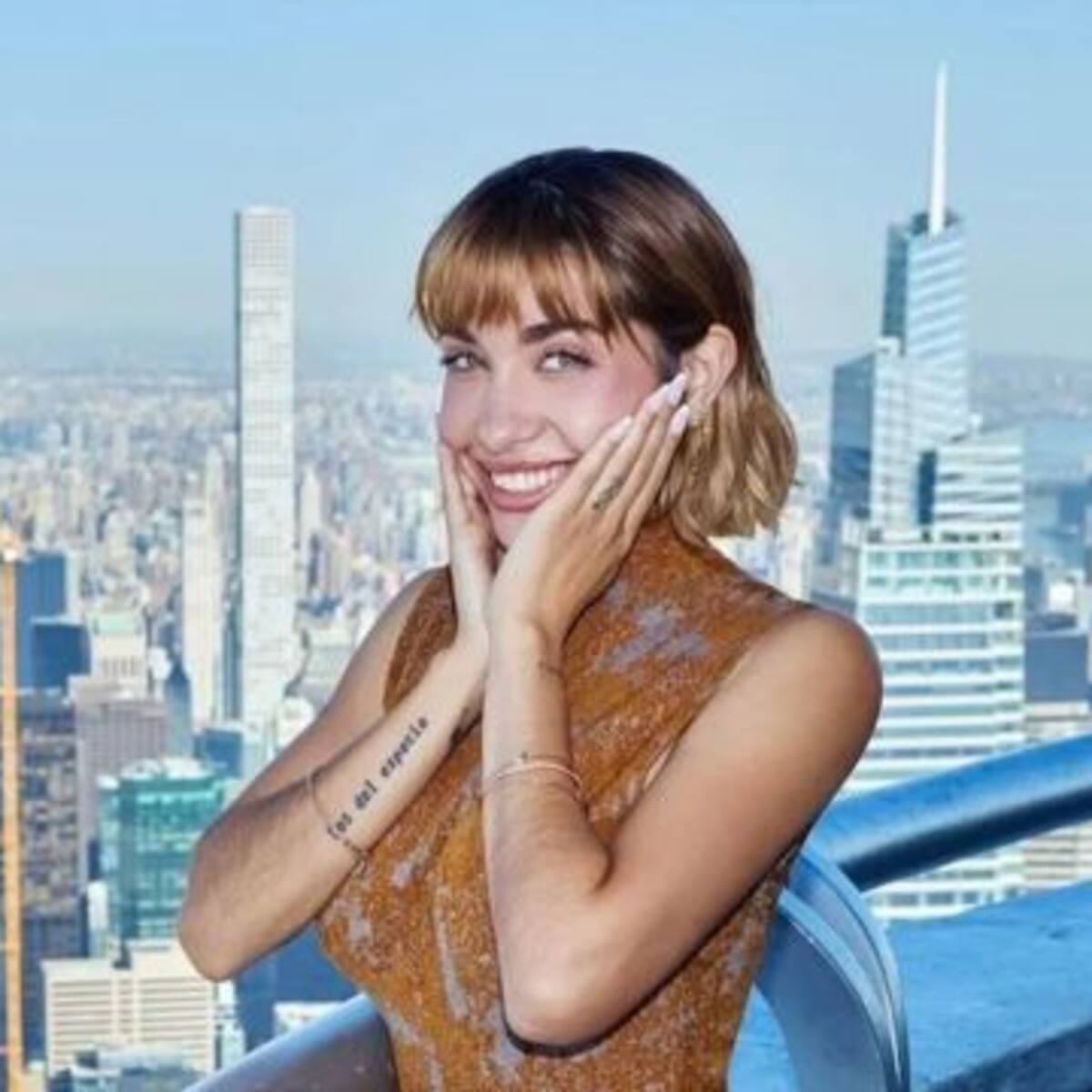 María Becerra encendió las luces del Empire State