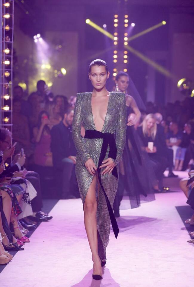 Bella Hadid en el desfile de Alexandre Vauthier.