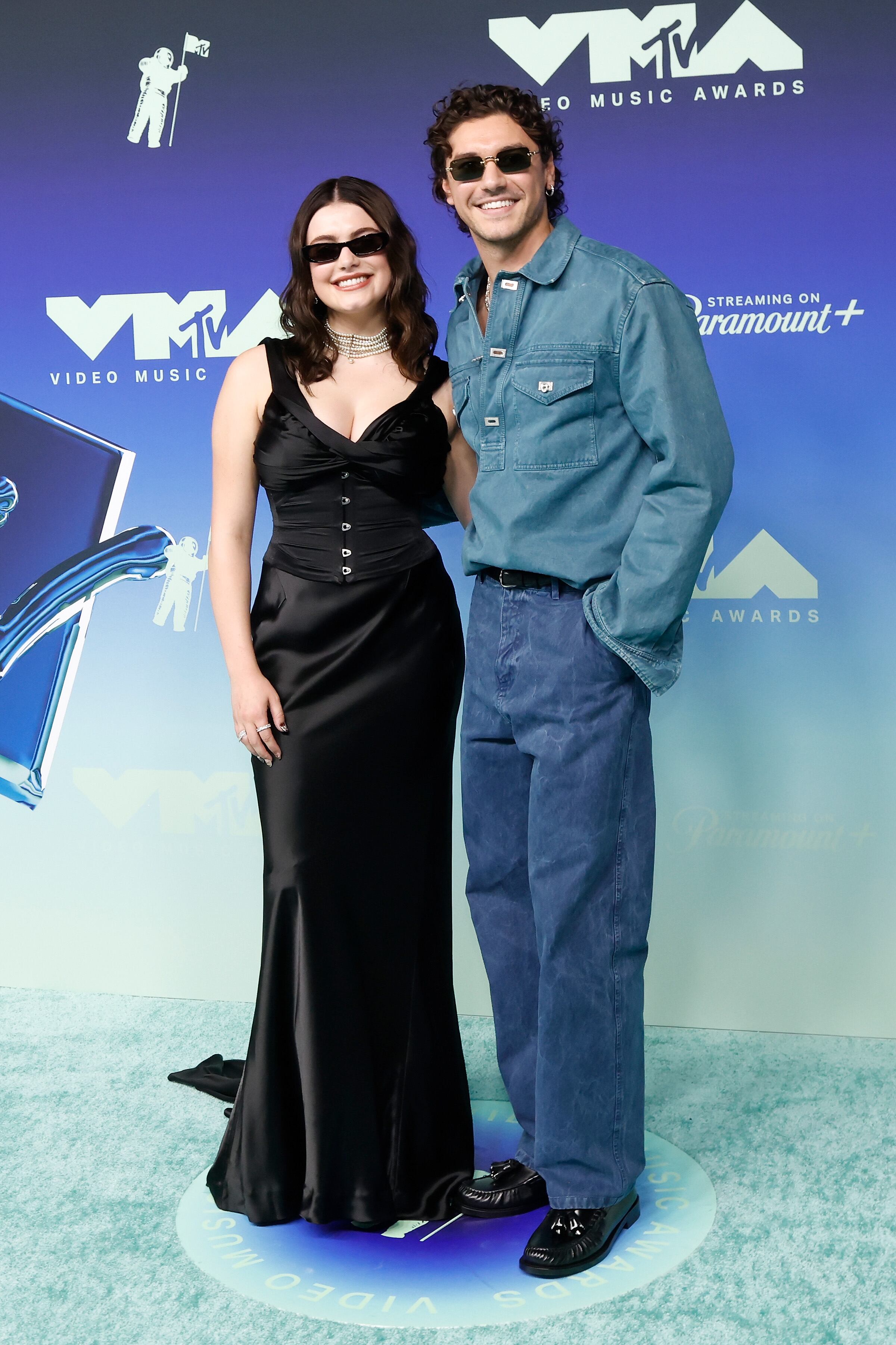 Ella Bright y Belmont Cameli, en la alfombra roja de los MTV VMAs 2026.