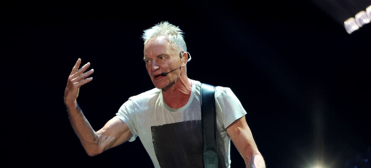 Sting actuando en el Allegiant Stadium de Las Vegas.