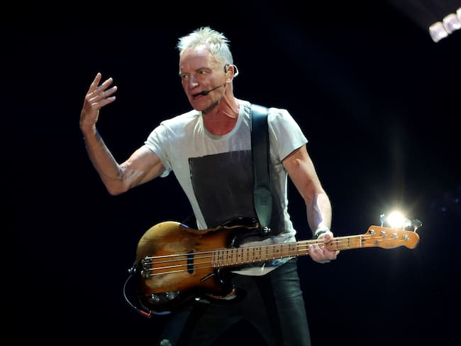 Sting actuando en el Allegiant Stadium de Las Vegas.