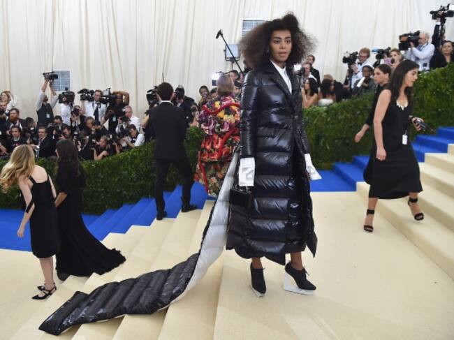 A esto se le llama desafiar el protocolo e ir contra las reglas con estilo / Getty