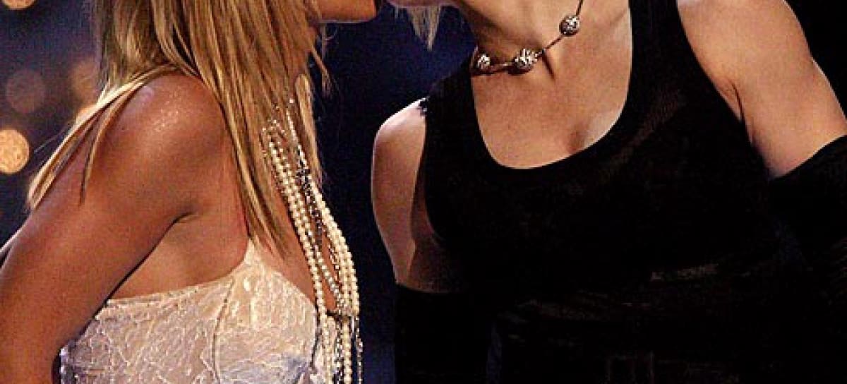 Madonna y Britney Spears en los MTV VMAs.