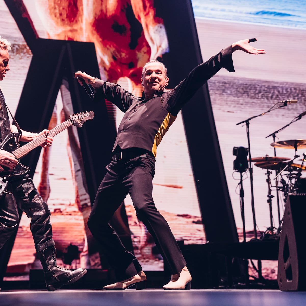 Depeche Mode versiona 'Universal soldier' para su nuevo proyecto antibélico