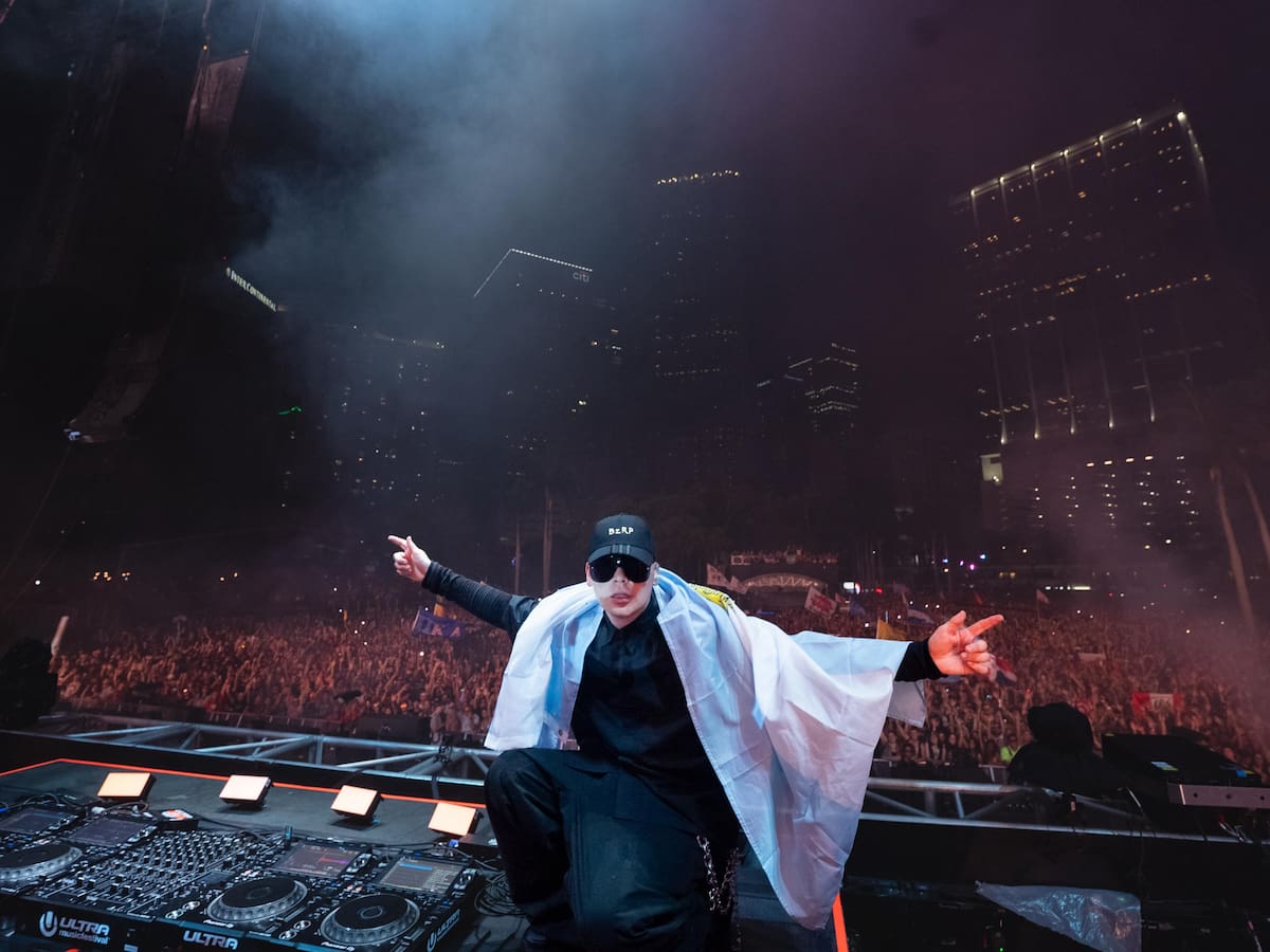 Bizarrap conquista Ultra Miami en buena compañía: Daddy Yankee y Skrillex le acompañan en el set
