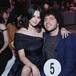Benny Blanco, Selena Gómez, Hailey Bieber y el caso de las indirectas con la funda del móvil