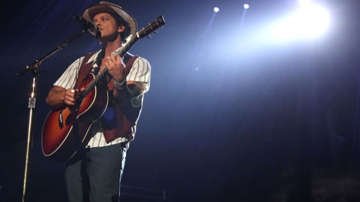 ¡Perfecto! Así suena Bruno Mars cantando en español