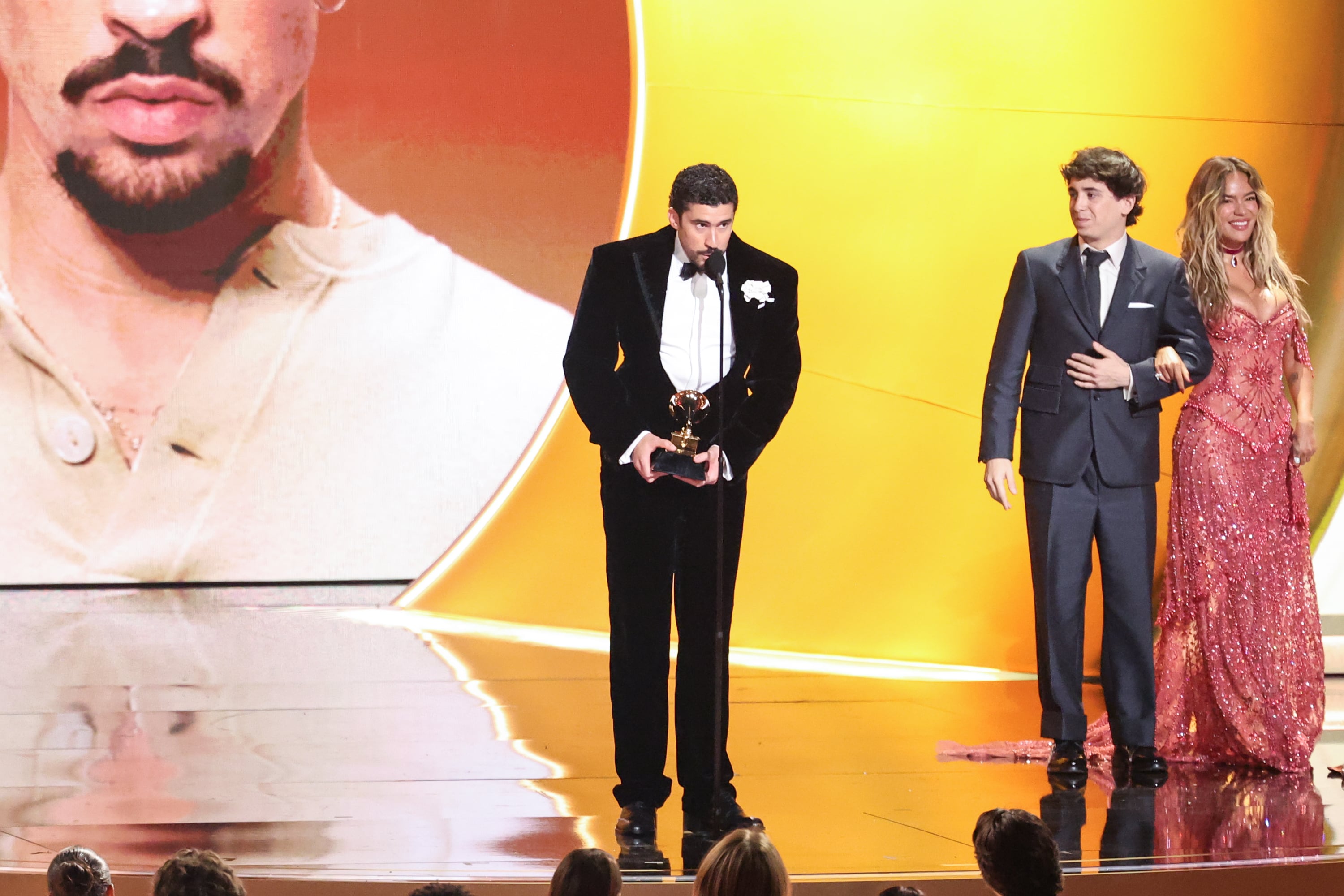 Bad Bunny, Marcello Hernandez y Karol G asisten a la 68ª entrega de los premios GRAMMY celebrada en el Crypto.com Arena el 1 de febrero de 2026 en Los Ángeles, California.