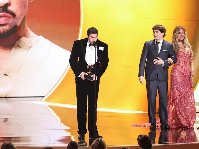 Bad Bunny, Marcello Hernandez y Karol G asisten a la 68ª entrega de los premios GRAMMY celebrada en el Crypto.com Arena el 1 de febrero de 2026 en Los Ángeles, California.