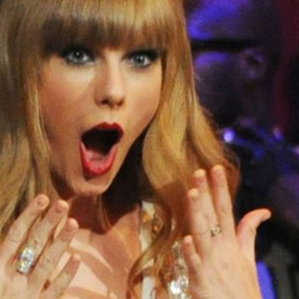 El susto de Taylor Swift arriba del escenario