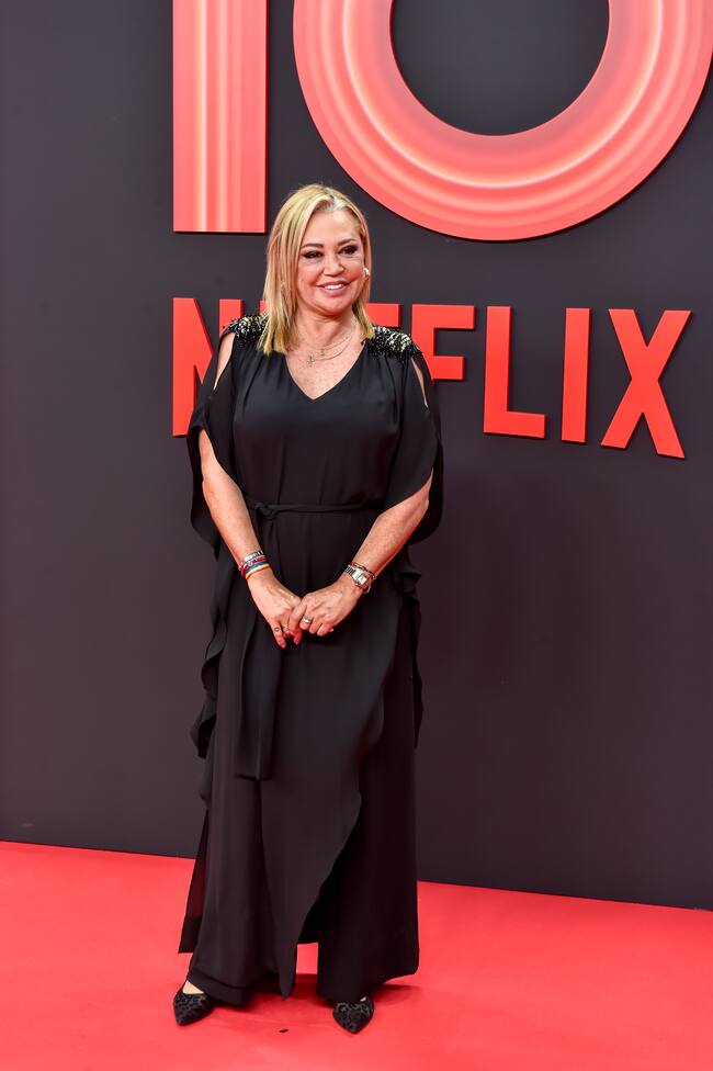 Una alfombra roja y negra que pocos han querido perderse. Desde luego, Belén Esteban, no que ha optado por el negro.