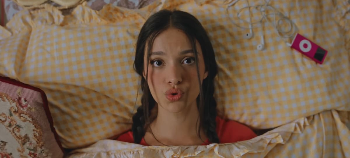 Claudia Arenas en el vídeo de 'Como un imán'