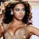 Unas fans sorprenden a Beyoncé arriba del escenario