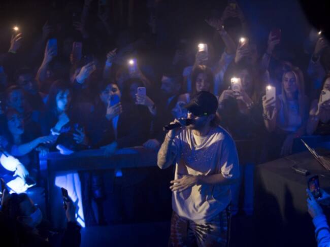 Móviles arriba para no perder detalle del show de Feid.