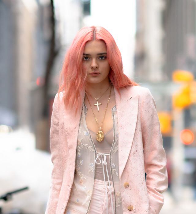 Charlotte Lawrence en las calles de Nueva York