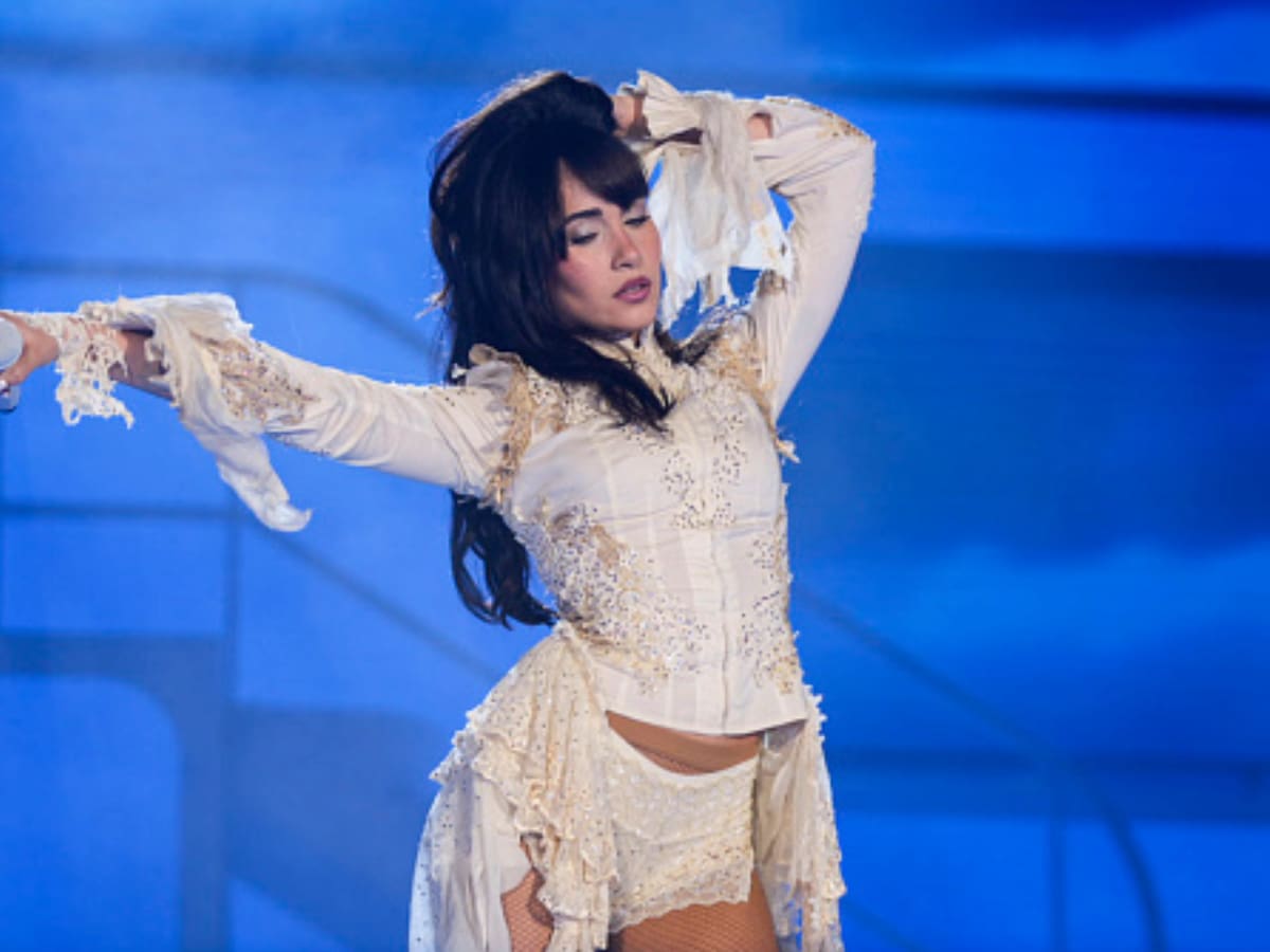 El patrón de 'Cuarto Azul World Tour': Aitana homenajea una nueva obra literaria en su concierto de Murcia