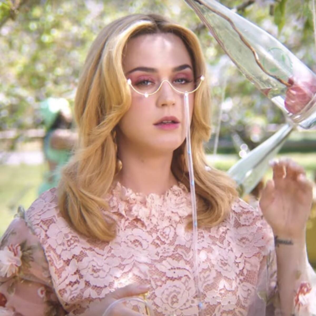 Katy Perry regresa con "Never Really Over"