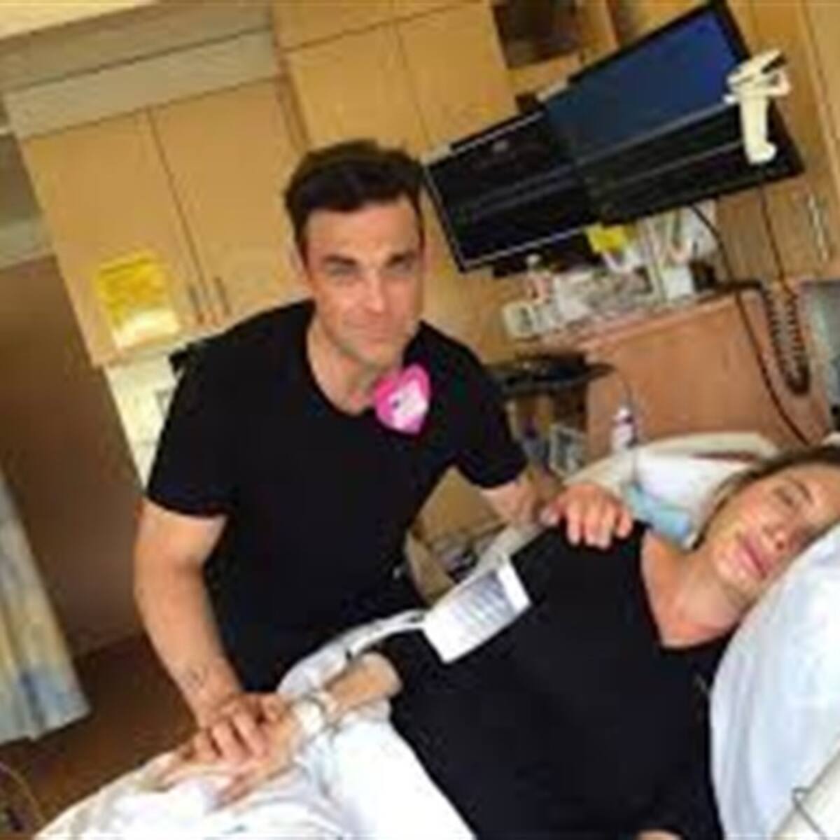 Robbie Williams documentó todo el nacimiento de su segundo hijo