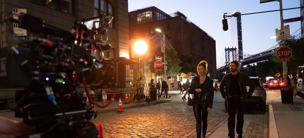 Ester Expósito y Hugo Diego García en el rodaje de 'Marfil' y 'Ébano'