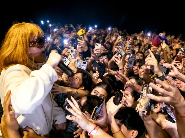 Rusowsky durante su concierto en Monterrey, Mexico en 2025.