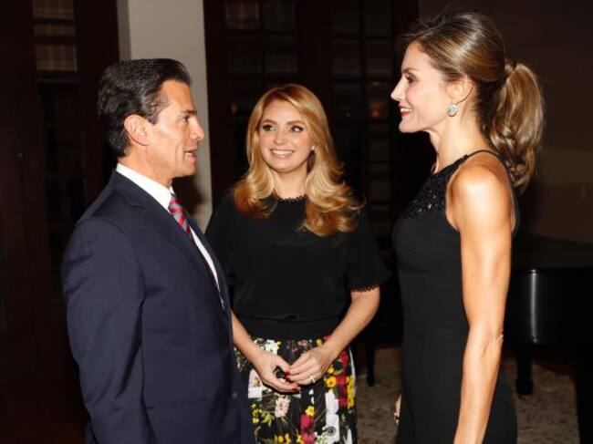 La Reina Letizia con el presidente de México y su mujer, antes de la cena.