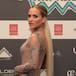 ¡Tierra, trágame! Ana Fernández llega a LOS40 Music Awards 2021 con la etiqueta del vestido puesta