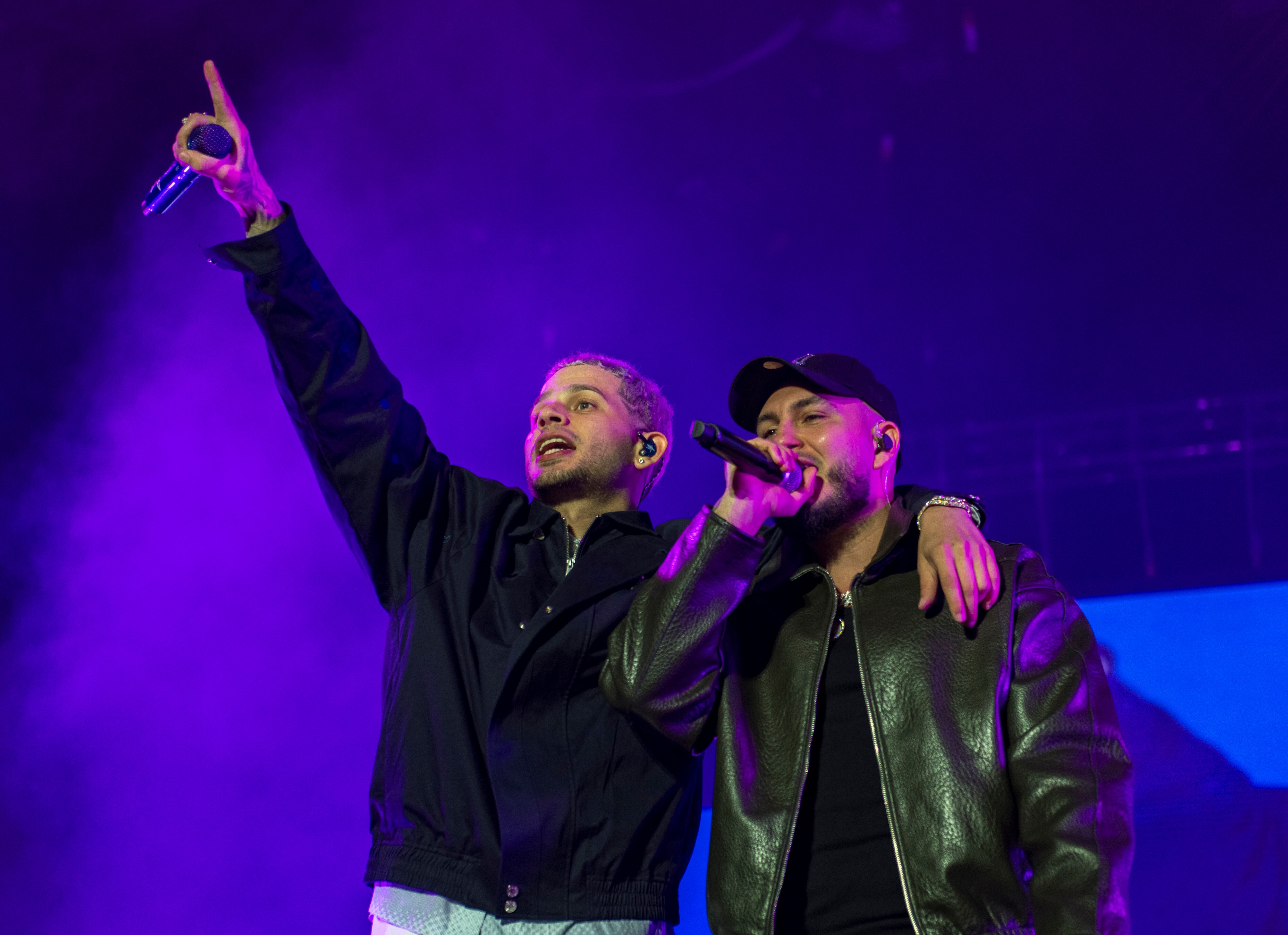 Uno de los que acompañó al artista en el escenario fue Omar Montes, con quién interpretó &#039;Oh, Baby!&#039;, &#039;Goteras&#039; y &#039;Arena y Sal&#039;.