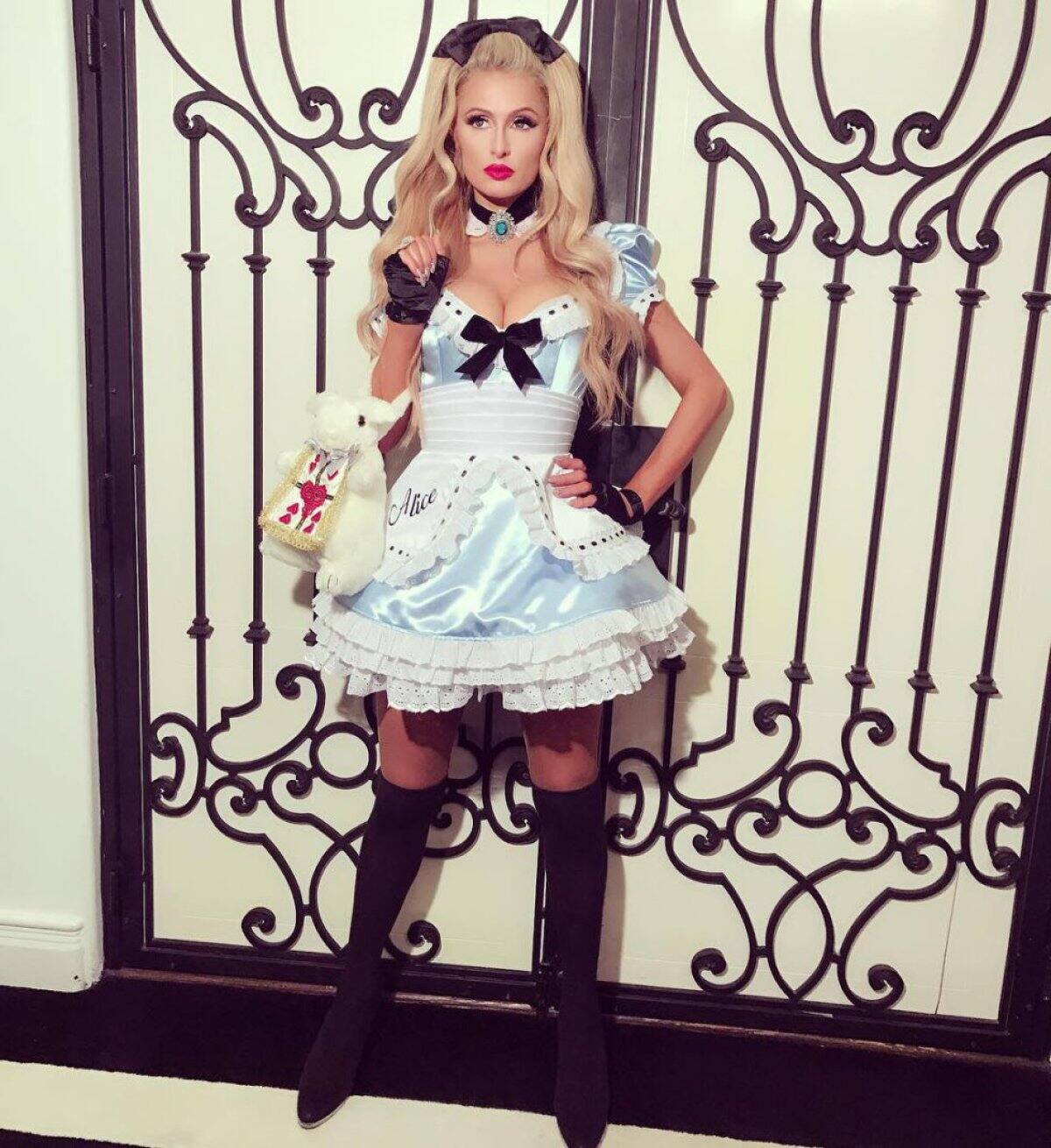 Paris Hilton siempre elige outfits sexy