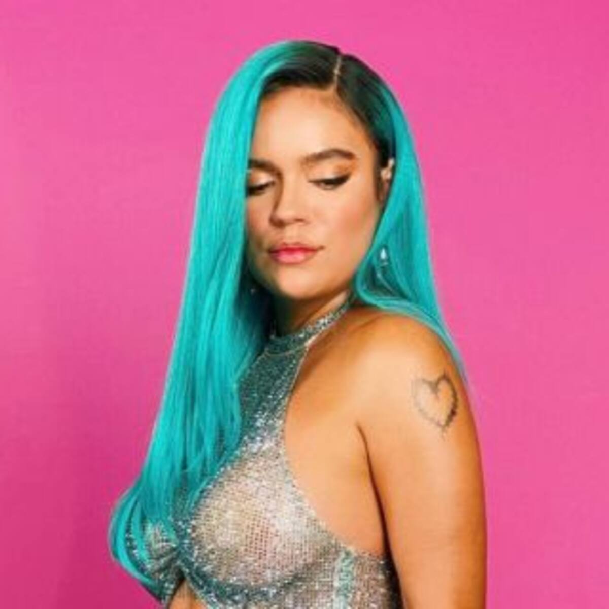 Karol G se despide de su pelo azul y comienza una nueva etapa musical