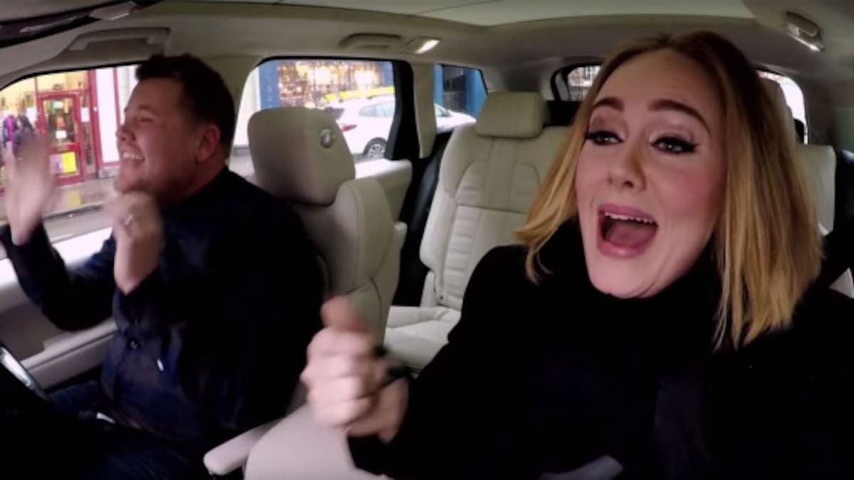 Adele se marca un karaoke en un coche