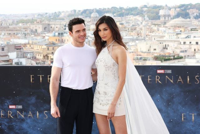 Richard Madden (i) y Gemma Chan (d) durante la presentación de &#039;Eternals&#039; en Roma en 2021