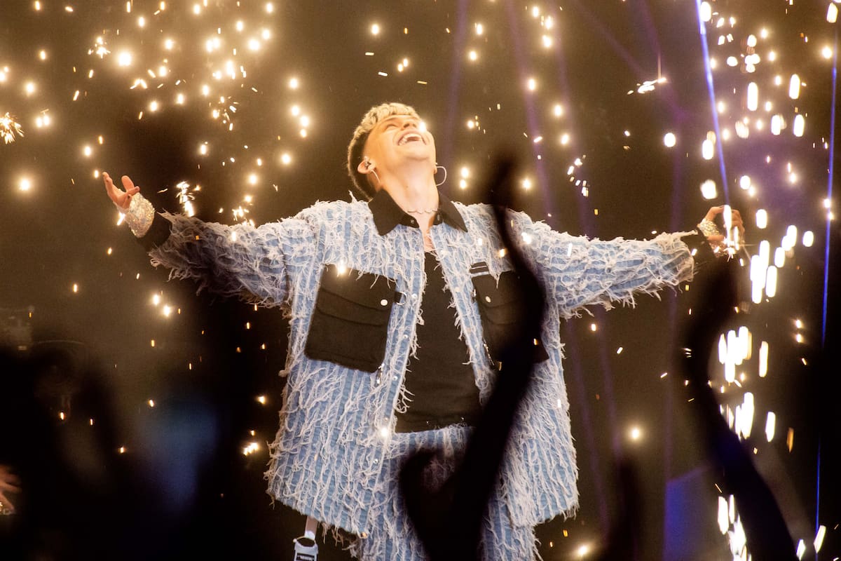 Almácor consiguió ganarse toda la energía y los aplausos del público. De hecho, el artista es candidato para llevar 'Brillos Platinos' hasta Eurovisión.