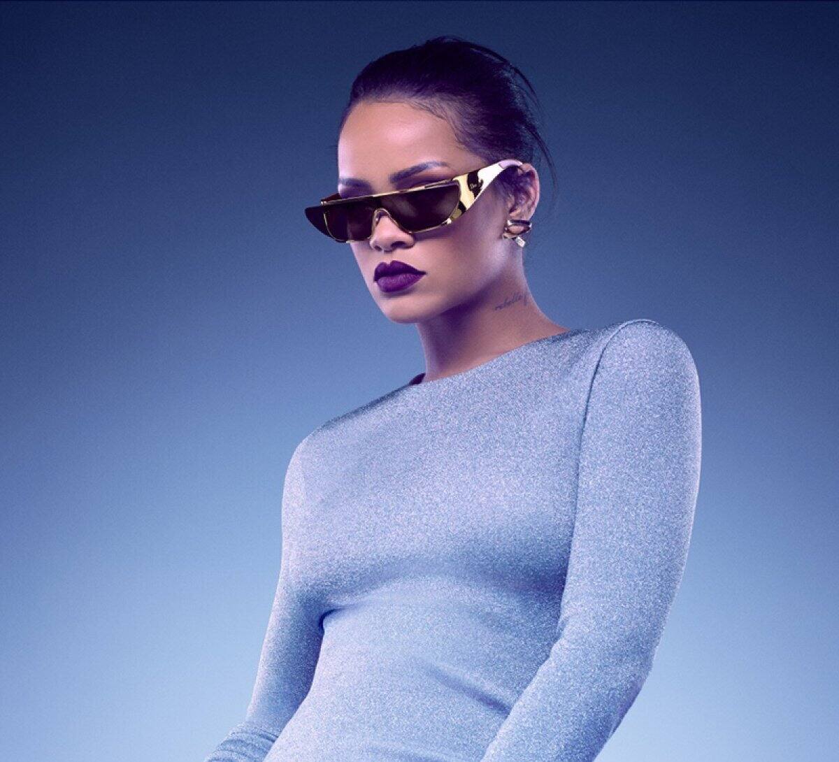 ¿De otro planeta? Así lucen los anteojos de Rihanna
