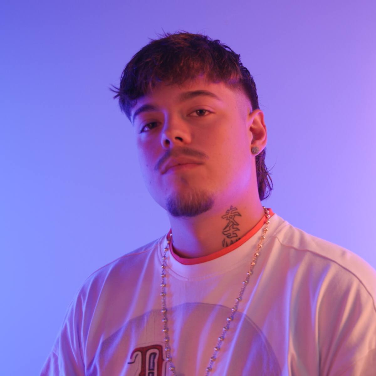 Saiko opina sobre las cadenas como símbolo de la escena urbana: “Me parece que es tirar el dinero”