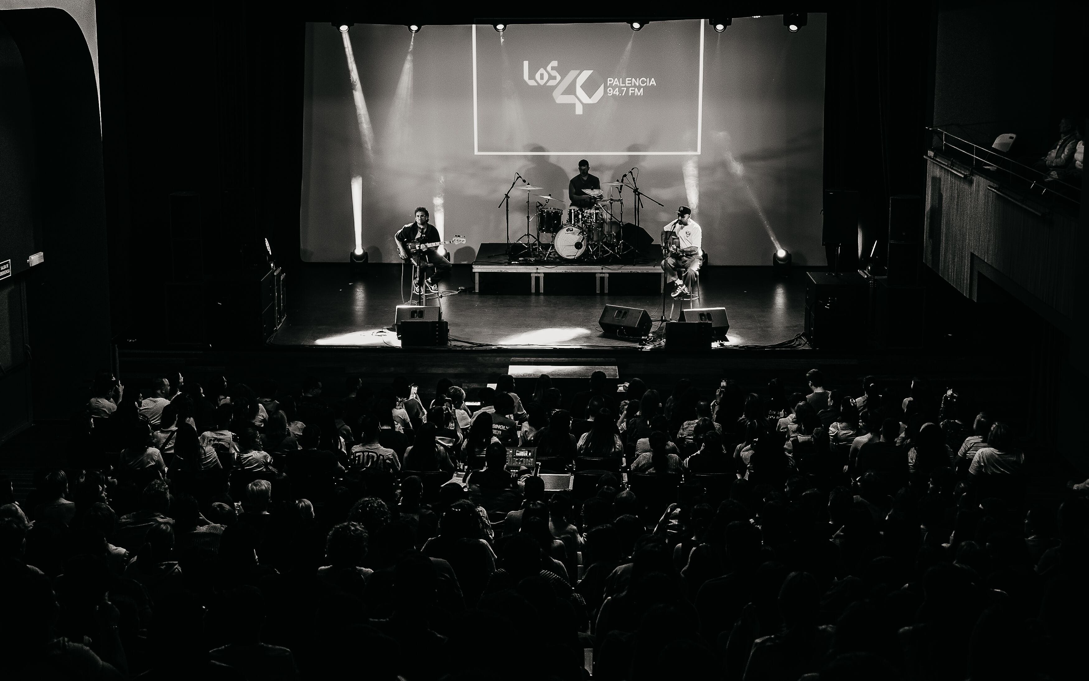 Nil convirtió su show en un ratito balsámico, compartiendo su Lugar Paraíso con todos los asistentes.