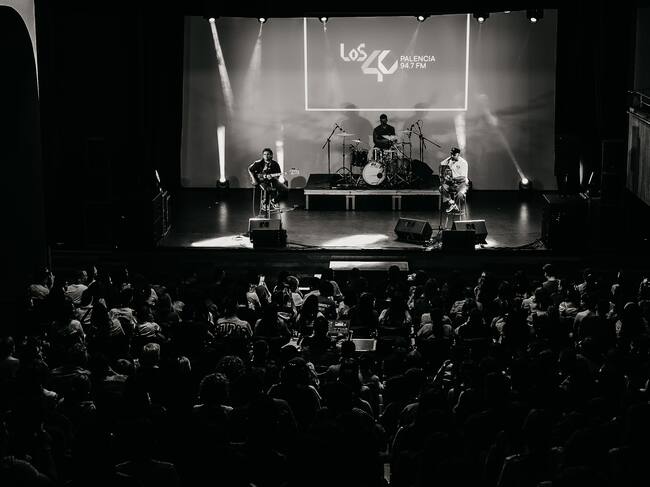 Nil convirtió su show en un ratito balsámico, compartiendo su Lugar Paraíso con todos los asistentes.