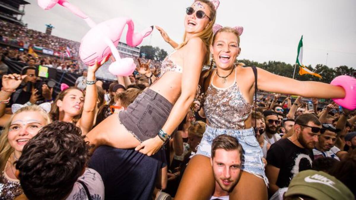 Tomorrowland: Primer finde con polémica de Bad Bunny y logro de Dua Lipa