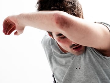 Martin Urrutia deja claro que hace las cosas a su manera en su interpretación de ‘Déjalo ir’ en ‘Cara al show’: "Vaya tela"