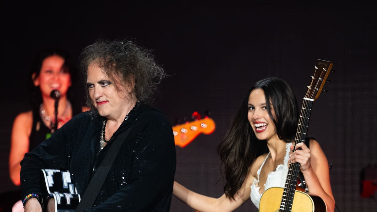 Olivia Rodrigo presenta su primera colaboración ‘what’s wrong with me’ con Robert Smith en el Primavera Sound 2026