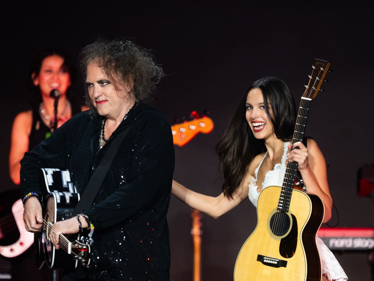 Olivia Rodrigo presenta su primera colaboración ‘what’s wrong with me’ con Robert Smith en el Primavera Sound 2026