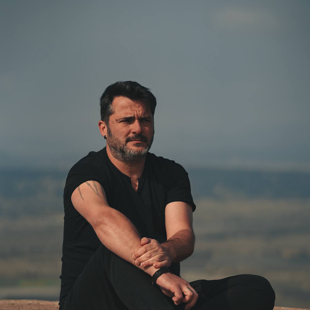 Miquel Abras torna a l’origen amb 'El meu país és l’Empordà', una cançó honesta i arrelada