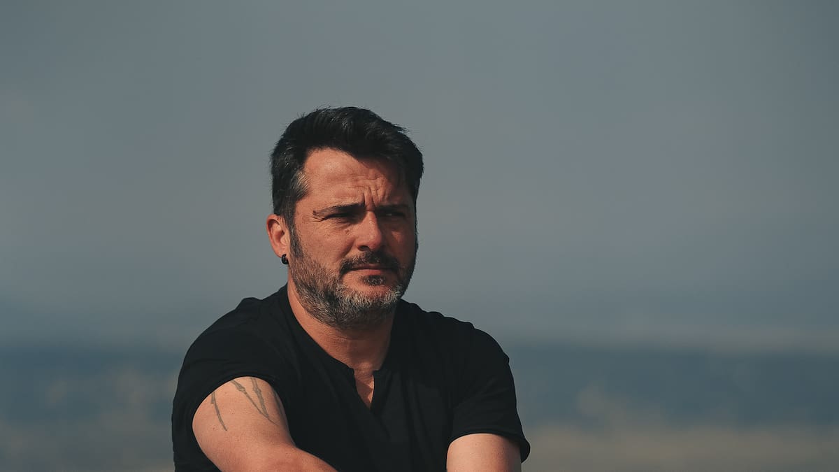 Miquel Abras torna a l’origen amb 'El meu país és l’Empordà', una cançó honesta i arrelada
