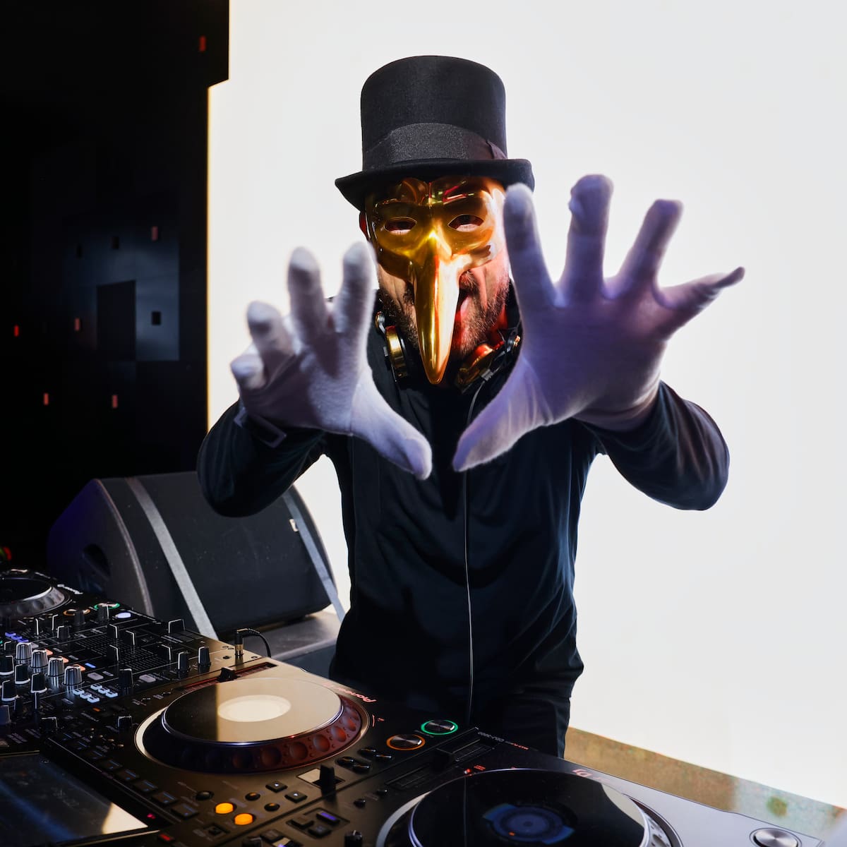Claptone y su misteriosa máscara sin fecha de caducidad: "Me libera a mí y al público de muchas limitaciones"