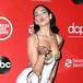 Dua Lipa celebra con unas fotos muy sexys su Top 10 en las listas de UK con ‘Prisoner’ y ‘Levitating’