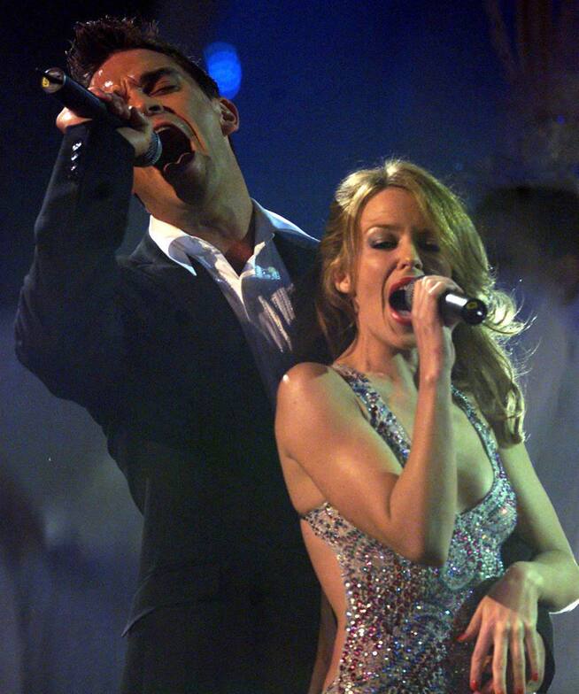 Robbie Williams y Kylie Minogue en los MTV EMA del año 2000