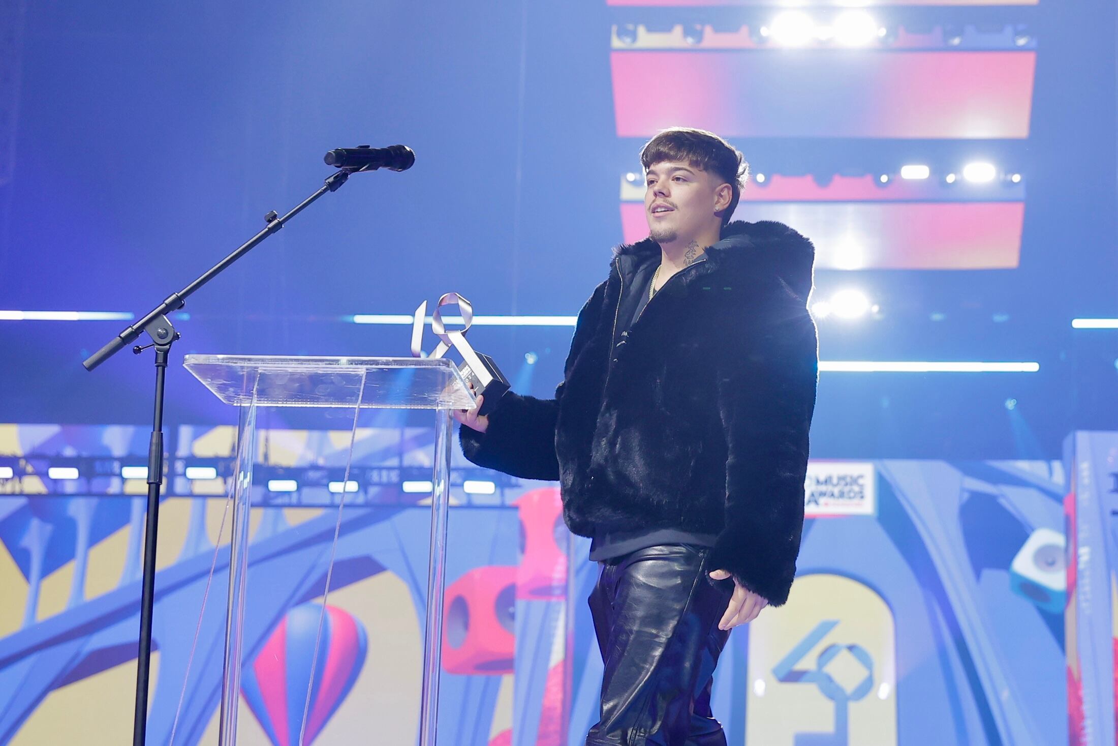 Ponerle a su crush la música de BadGyal tiene premio y así lo celebró Saiko junto a sus colaboradores.